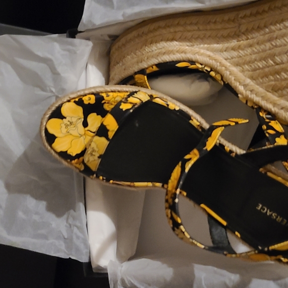 NEW AUTHENTIC VERSACE SHOES / SANDALS - Picture 7 of 7